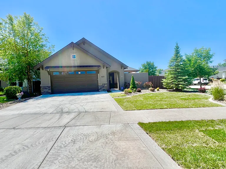 4217 W Bolton Dr — Photo 2