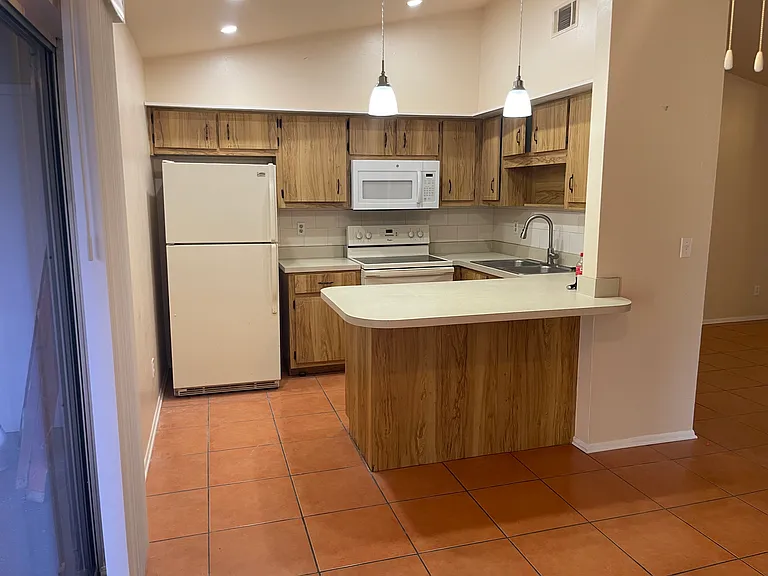 4119 SW Santa Barbara Pl — Photo 7
