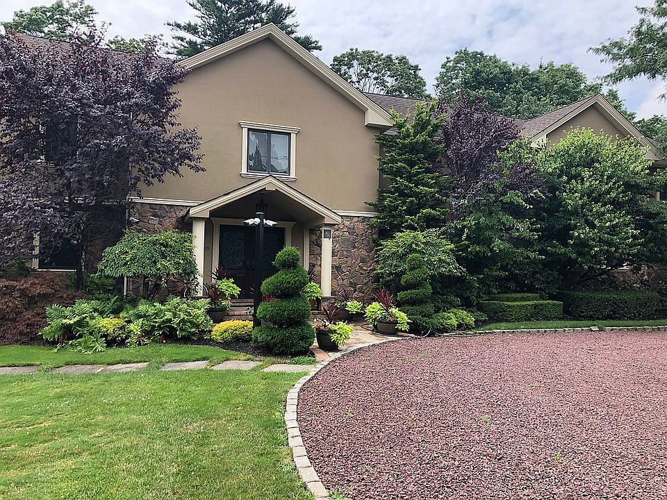 1st image of 365 Meadowview Ave