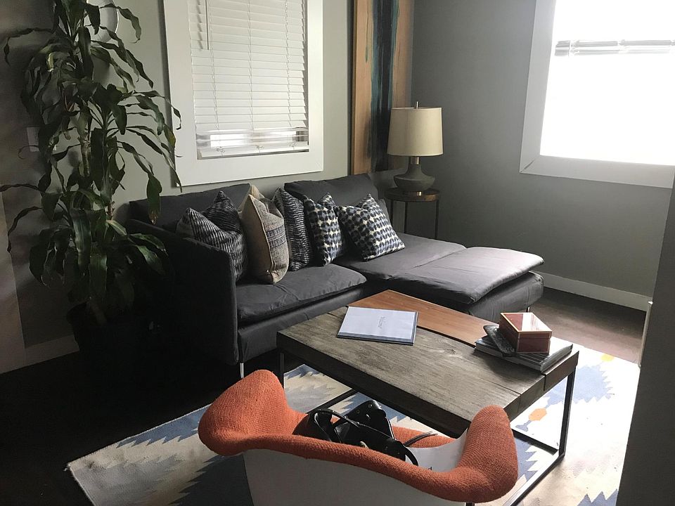 1st image of 276 7th Ave NE