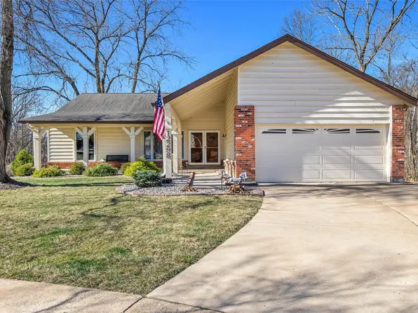 12298 Autumn Hill Dr, Maryland Heights, MO 63043