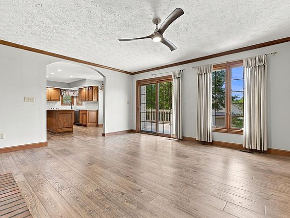 21st image of 205 Falcon Dr