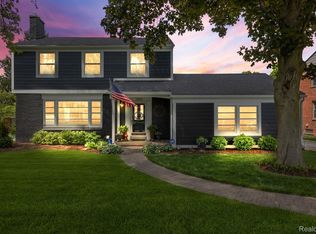 1050 Norfolk St, Birmingham, MI 48009