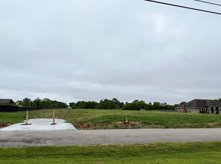 6430 Garner St, Groves, TX 77619