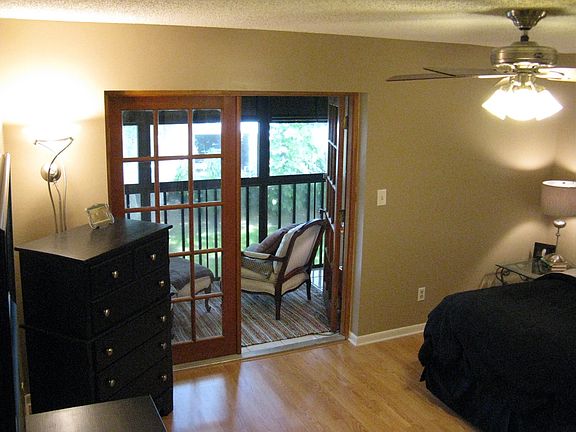 4th image of 215 Somerset Ln