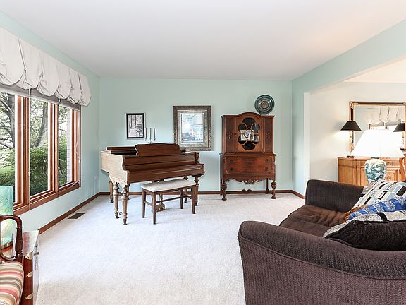 5th image of 8406 Hollybrook Ln