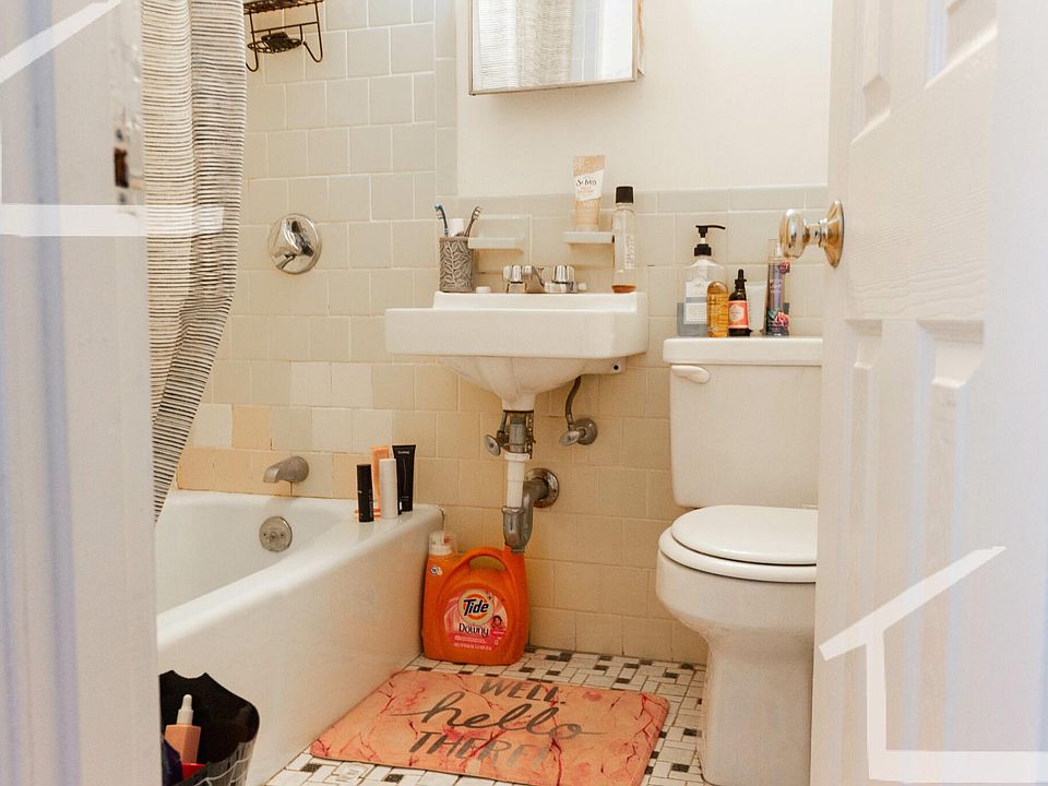 2nd image of 902 Beacon St #3BM