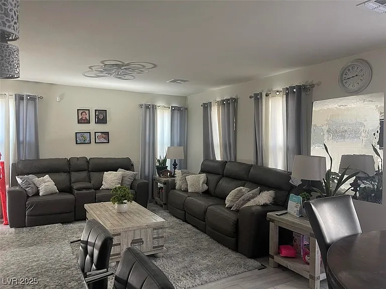 5045 Bloodhound St — Photo 11