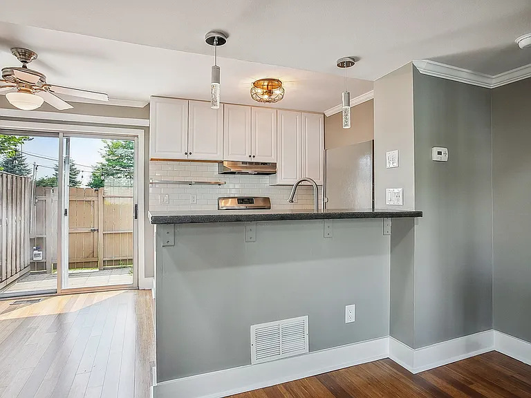 4841 Stoneybrook Blvd — Photo 3