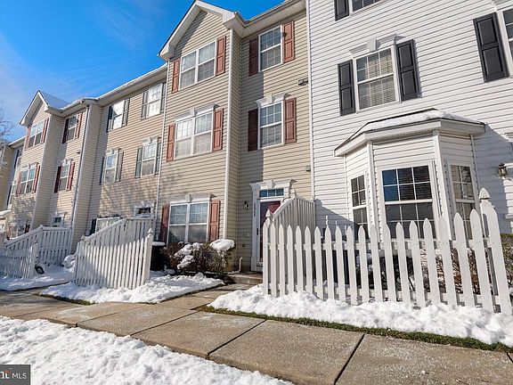2nd image of 1511 Fairbrook Ct #1511