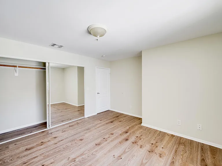 1011 Thompson Ave #C — Photo 20