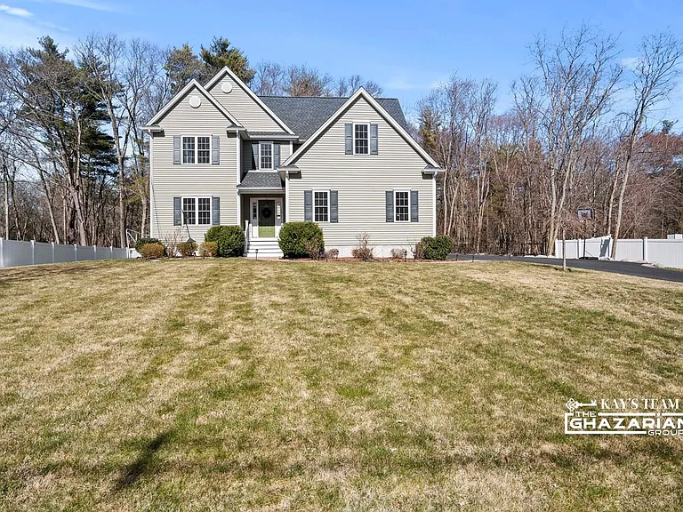 250 Willow St — Photo 2