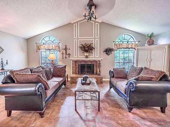 4th image of 826 Stoneway Drive