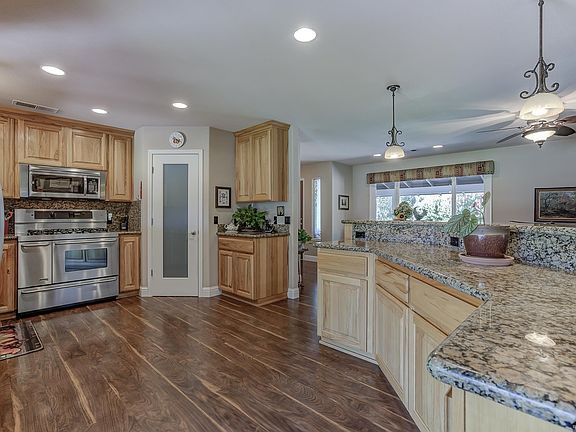 5th image of 21935 Parkway Dr