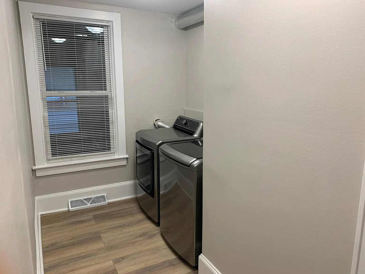 3 bed, 1100 sqft, $2,250 — Photo 3
