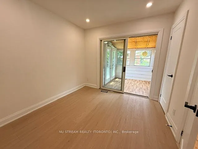 6 Rosemarie Dr #UPPER LEVEL — Photo 10