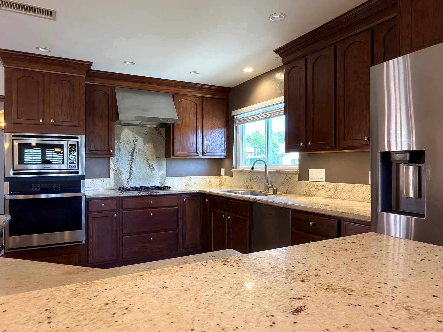3 bed, 1500 sqft, $3,800 — Photo 4