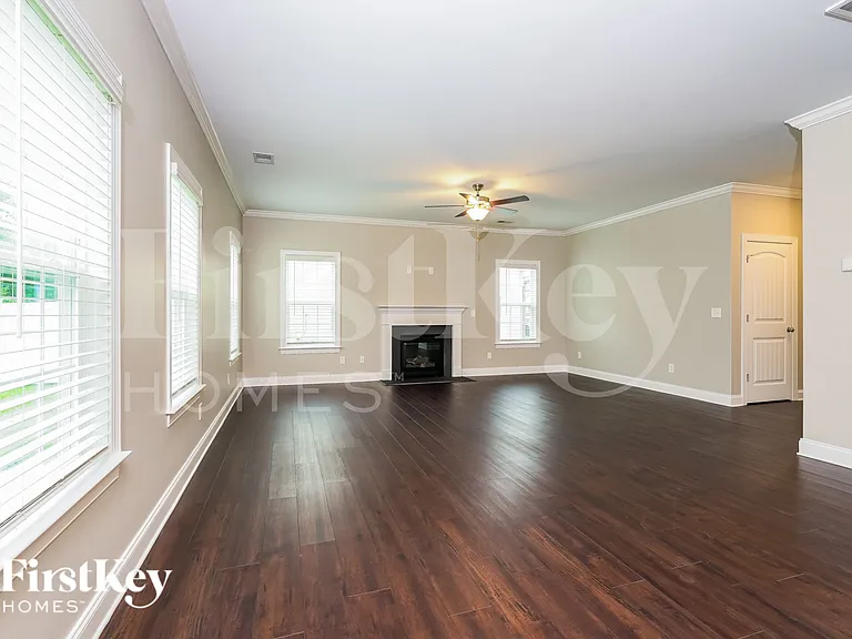 558 Dorchester St — Photo 3