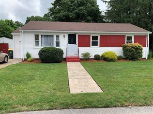 1 Halsey Dr, Smithfield, RI 02917