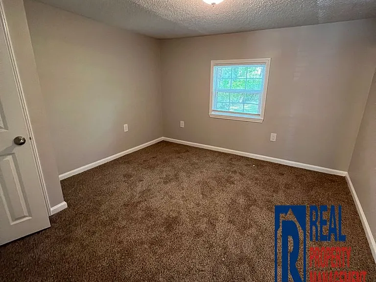 420 Graham Rd — Photo 8