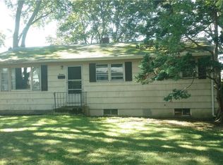 13 Willow Tree Rd, Tiverton, RI 02878