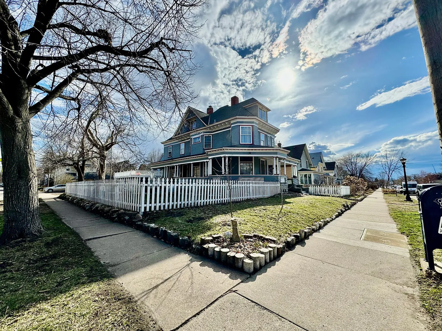 8 bed, 5.0 bath, 5000 sqft, $4,999 — Photo 4