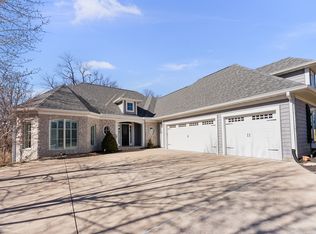 4928 Woody Creek Cir, Bettendorf, IA 52722
