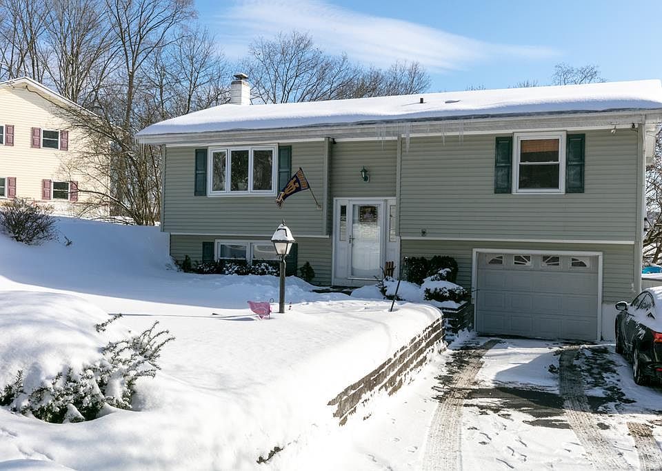 1st image of 108 Bradley Ct