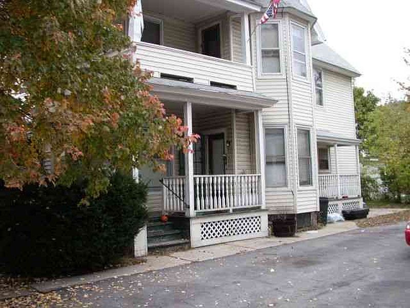 3rd image of 302 N MAIN Street