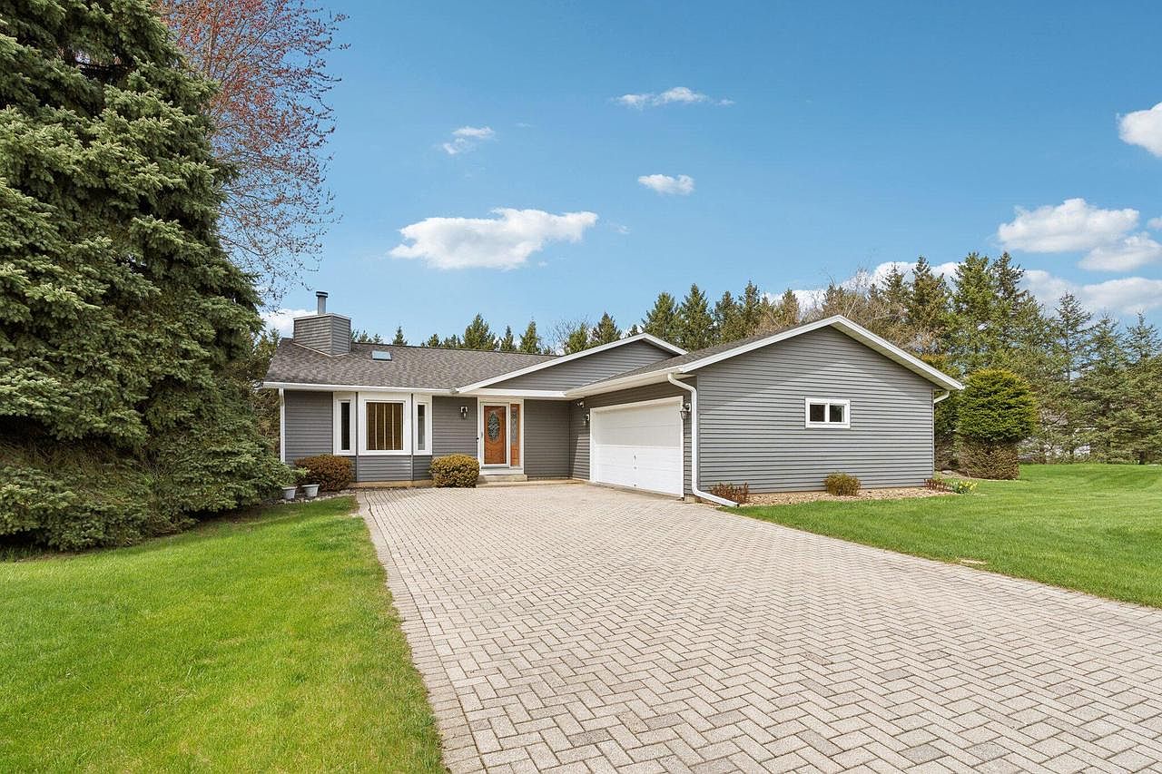 W339N6567 Loghouse CIRCLE, Oconomowoc, WI 53066 | Zillow