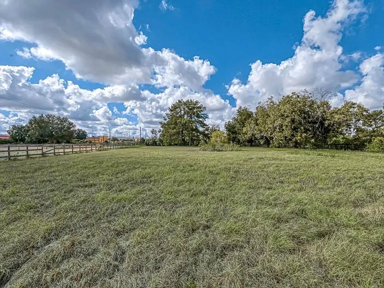 17303 Swansbury Dr — Photo 14