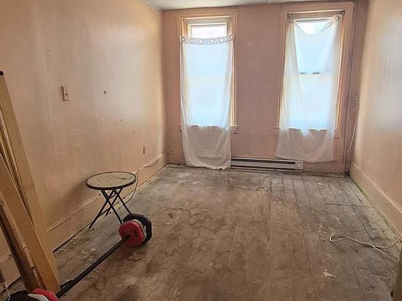 2nd image of 34 E Chestnut St