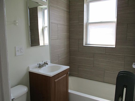 4th image of 3346 W Ainslie St #3