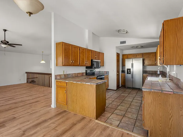 1143 N Ironwood Ct #N — Photo 7
