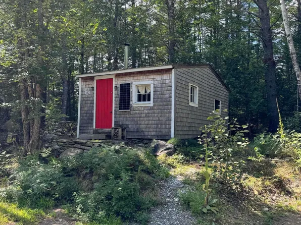 452 Hostile Valley Road, Palermo, ME 04354