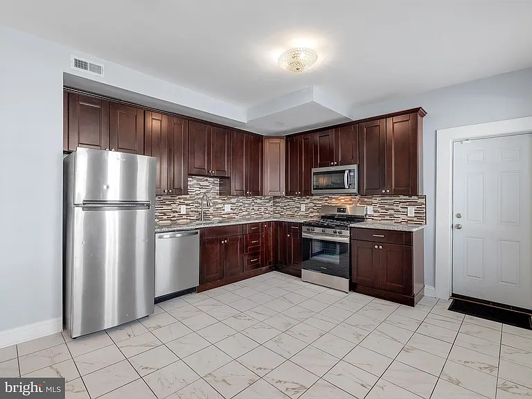 1713 E Lafayette Ave — Photo 8