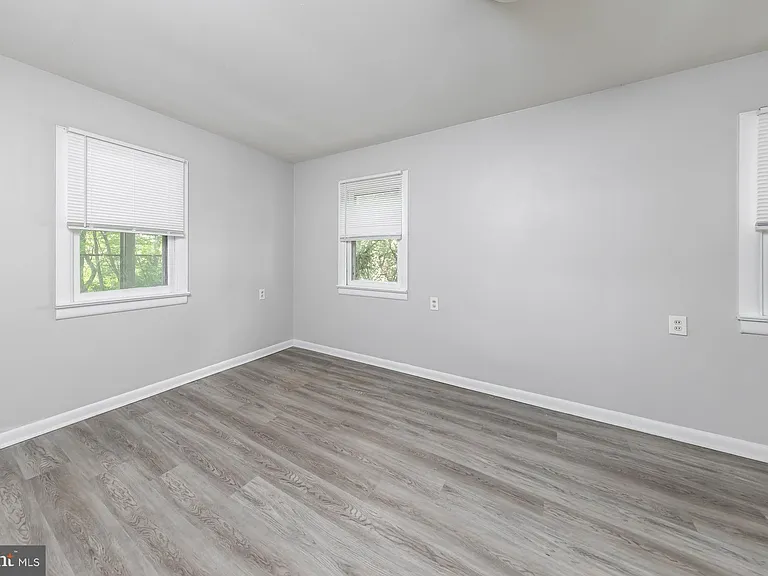 1100 Woodlawn Ave — Photo 10