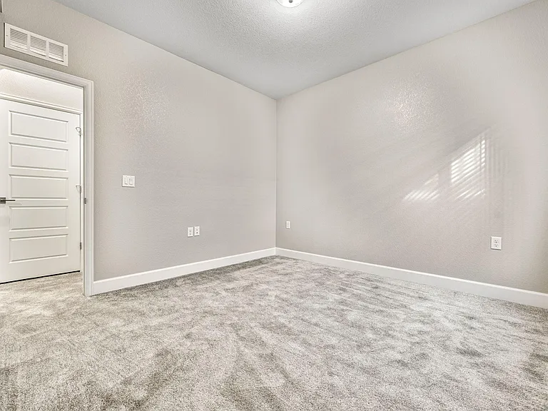 Shawnee Ln — Photo 22