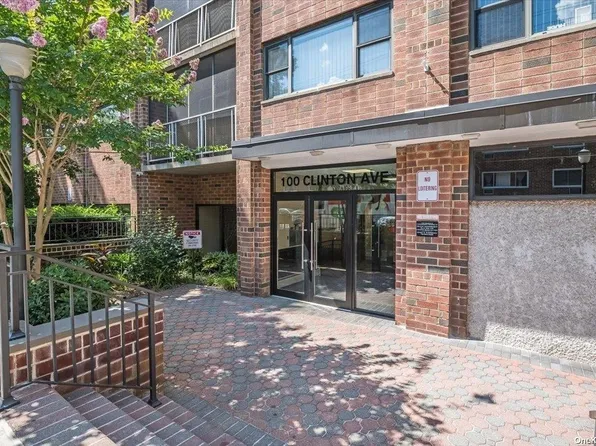 100 Clinton Avenue #2H, Mineola, NY 11501