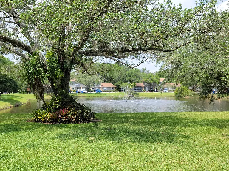 10035 Lake Oak Cir #10035 — Photo 30