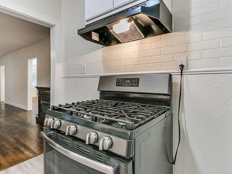625 W Dewey St — Photo 54