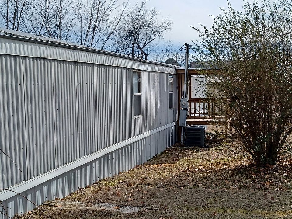 2nd image of 1611west School St