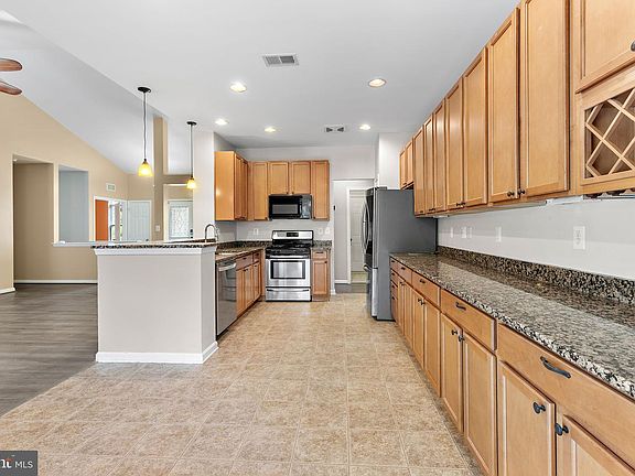 5th image of 176 Split Rock Dr