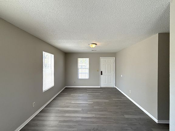 3rd image of 333 E Todd Ln