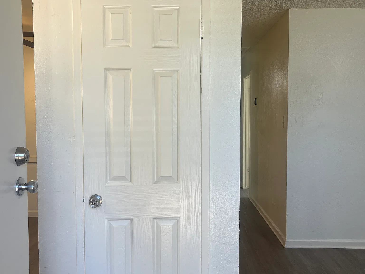 3 bed, 1200 sqft, $2,045 — Photo 2