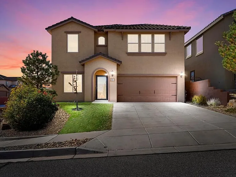 604 Loma Linda Loop NE — Photo 1