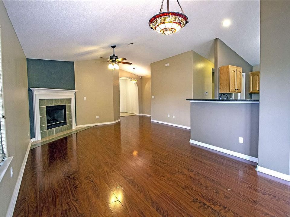 1st image of 1071 Cobblestone Dr