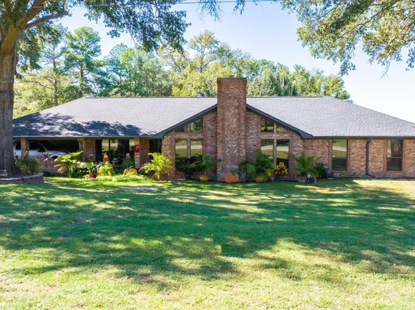 385 Flenniken St, Gladewater, TX 75647