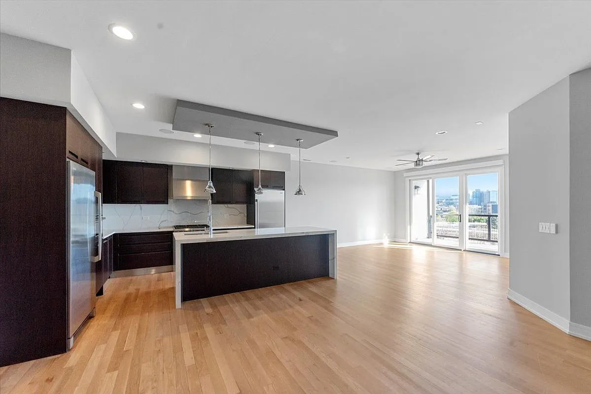 4 bed, 2.0 bath, 2130 sqft, $5,490 — Photo 2