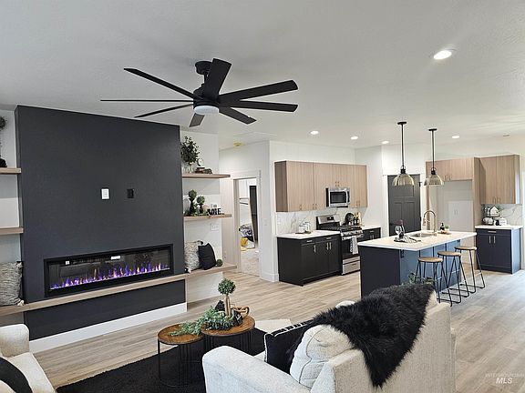 3rd image of 1209 Jade Dr
